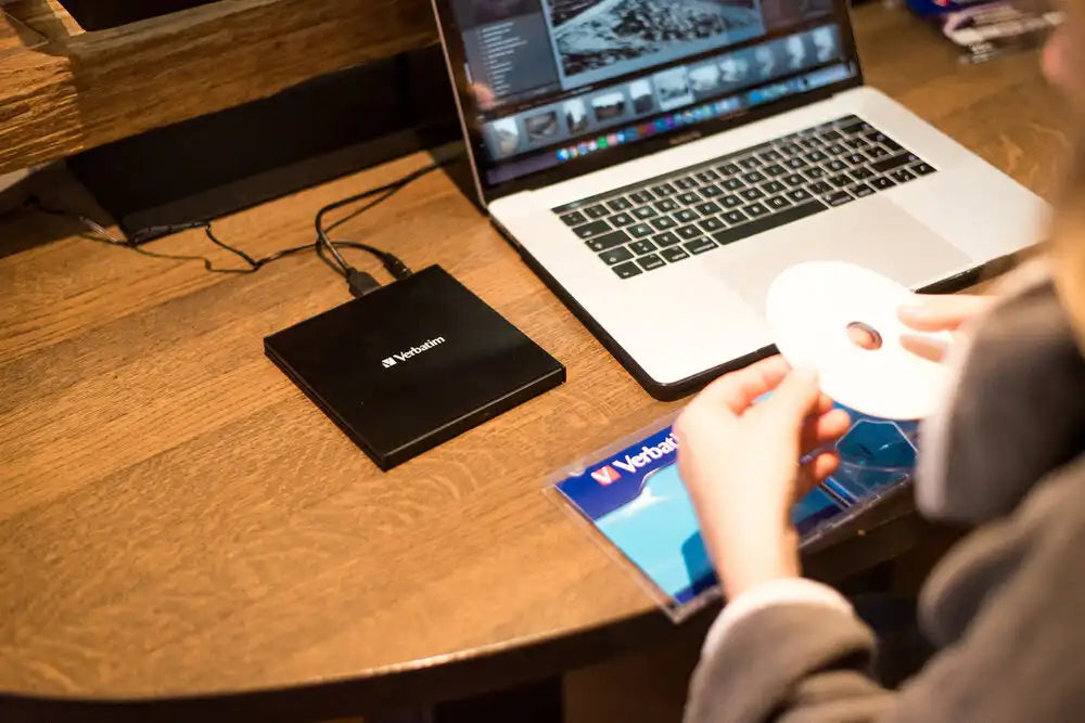 Verbatim External Slimline Blu-ray Writer - USB 3.2 Gen 1 Blu-ray and DVD RW Drive - 43890